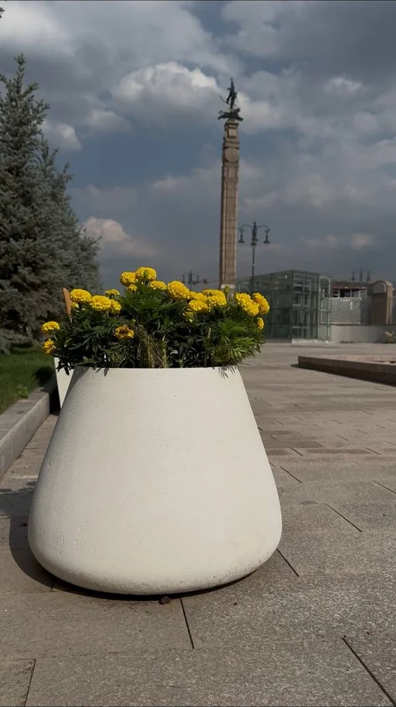 Кашпо Floraform на городской площади